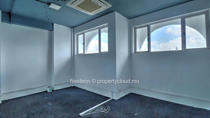  Bâtiment stratégique de 2 158,1 m² 