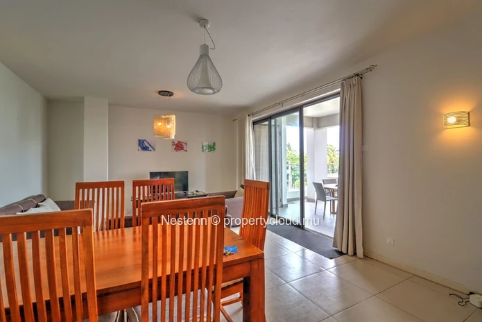 Beautiful three-bedroom apartment with terrace and sea view