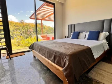 6 Bedroom House