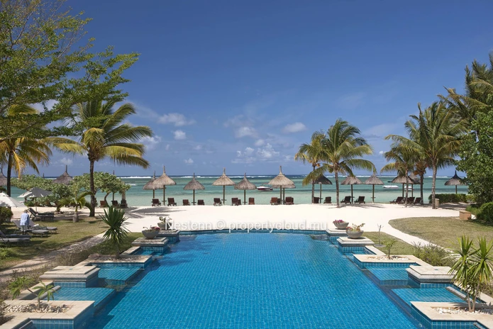 Villa contemporaine de 2 chambres vue golf avec piscine privée dans un domaine de renom