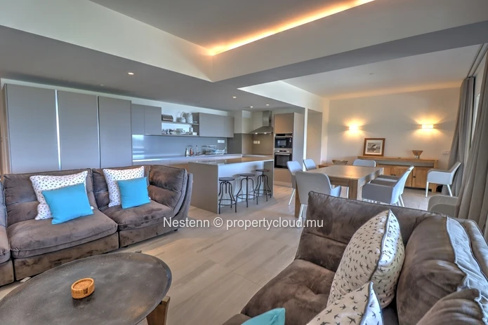 Modern 3 bedroom apartment with private pool and direct beach access