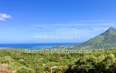 Votre oasis privée entre mer et montagne avec cette superbe villa de 292 m2