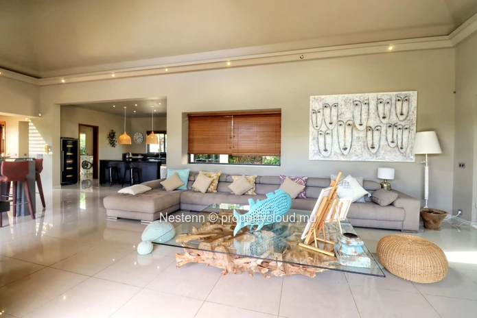 Luxueuse villa de 5 chambres avec piscine privée dans une résidence sécurisée. 