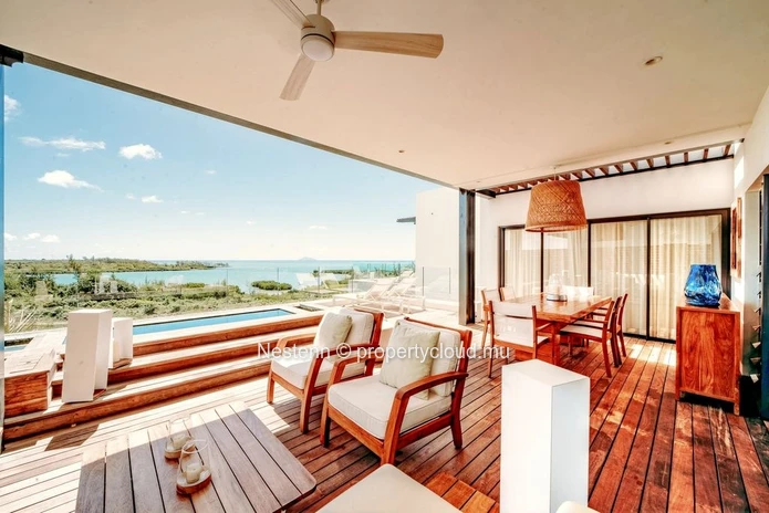 Superb 4-bedroom penthouse with sea views