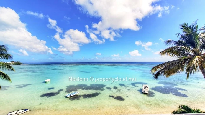 Refined 3-bedroom apartment on the beach