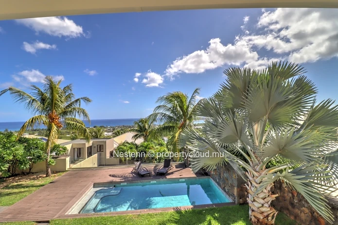 Fantastic 5 bedroom villa with panoramic sea views