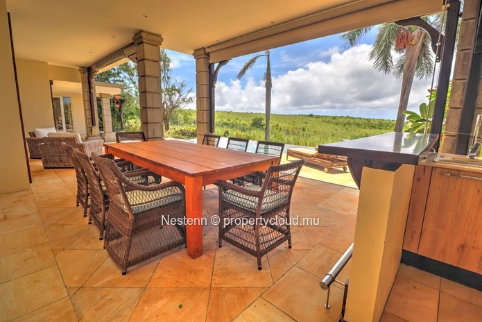 Spectacular colonial-style 4-bed villa 