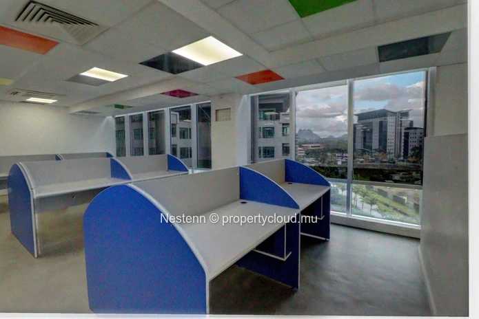 Office space of 1,086 m² in a sought after business centre. 