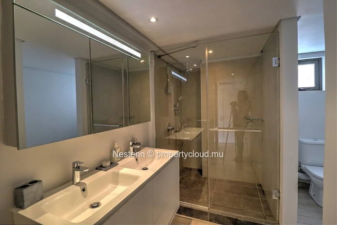 Penthouse de 4 chambres avec vue sur la mer dans une région recherchée. 