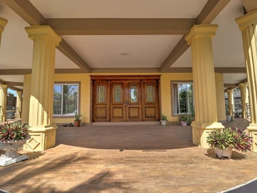 9 Bedroom House
