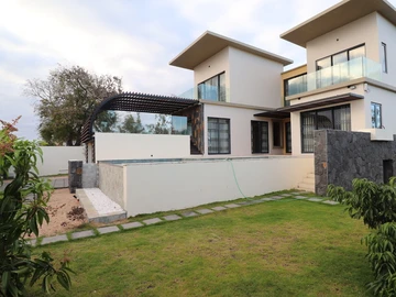 6 Bedroom House