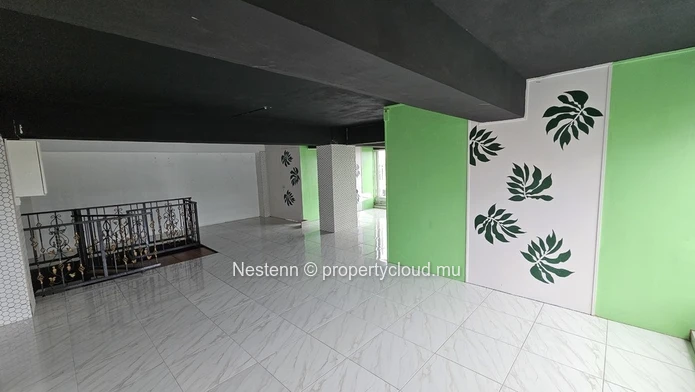 150 m² commercial space ideally located near the station and shops