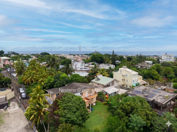 House overlooking the ravine with magnificent views 