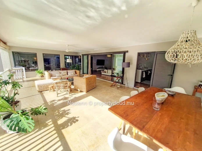 Superbe villa spacieuse de 4 chambres, située dans un quartier résidentiel calme et recherché