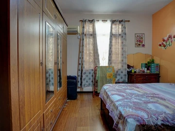 6 Bedroom House
