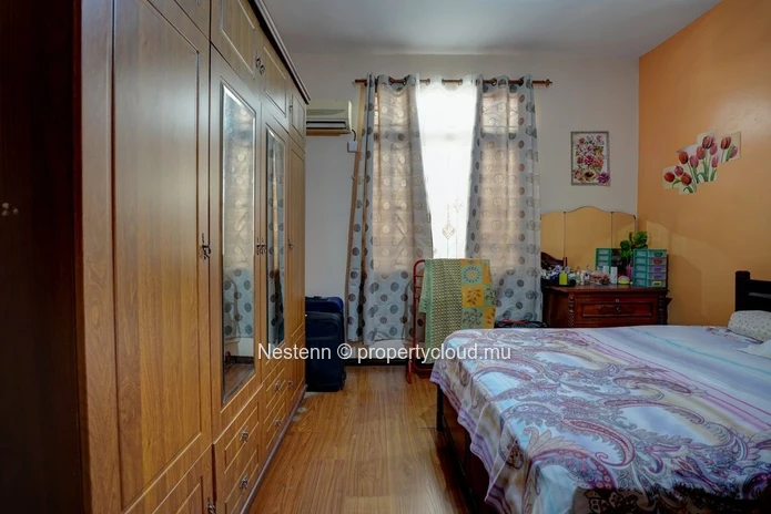 Maison de 200 m², construite sur un terrain de 241 m² 