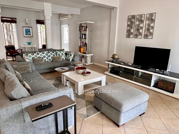 Spacieuse villa duplex de 4 chambres avec piscine