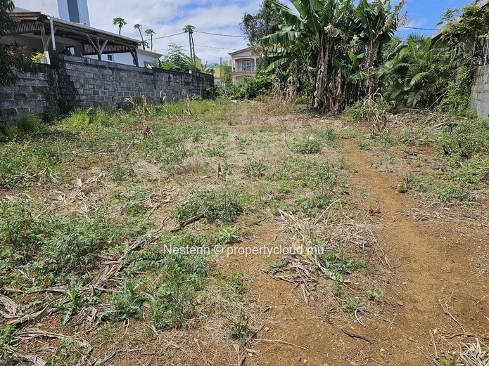 Terrain résidentiel de 325 m²