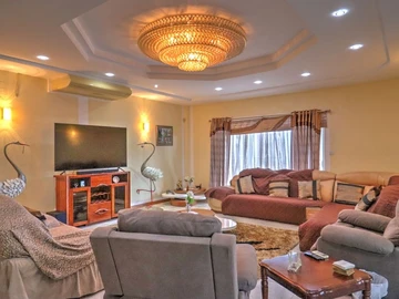 9 Bedroom House