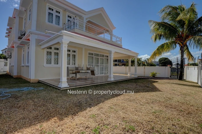 Charming traditional 280 m² house with 4 bedrooms