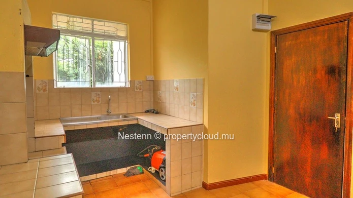 Large, multi-purpose property – Ideal for offices, a practice, or a mixed-use project