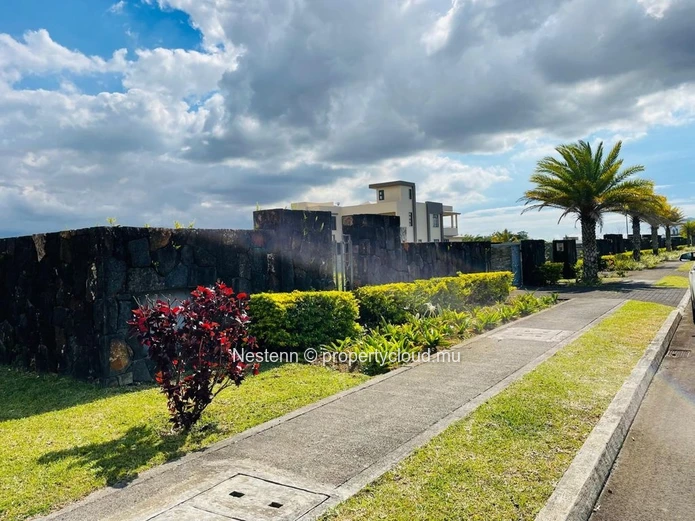 FOR SALE – Exceptional Residential Plot in Aurea, Moka