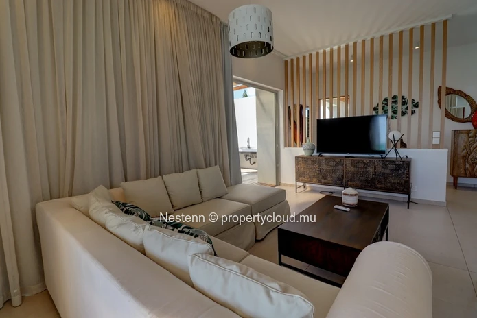 Spectacular beachfront 2-bed penthouse 