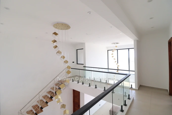 Penthouse moderne avec vue sur la mer