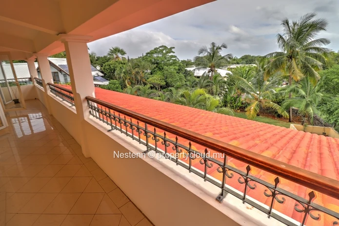 Immense villa familiale de 5 chambres dans environnement sécurisé 
