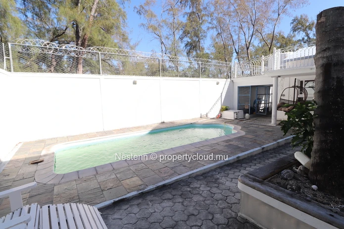 Maison familiale de 3 chambres avec piscine 