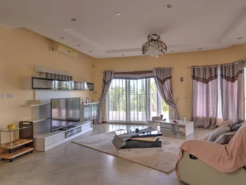 9 Bedroom House