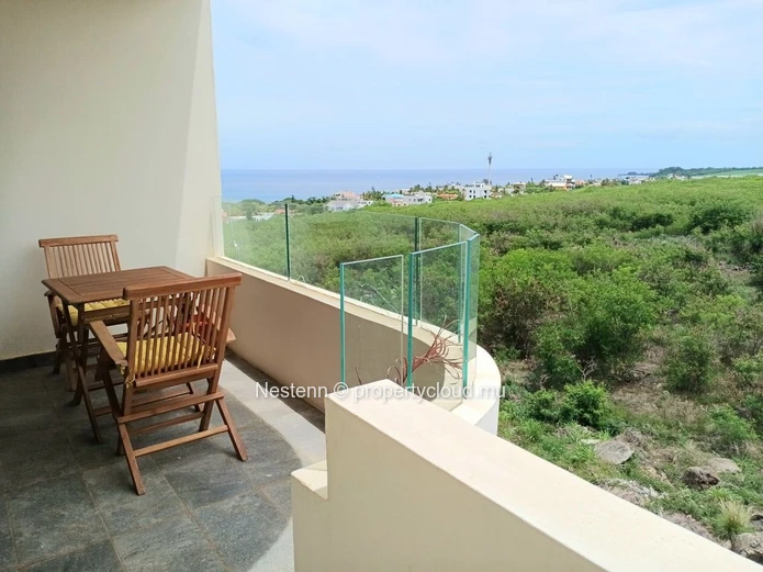 Spacious apartment in a secure and extremely quiet residence