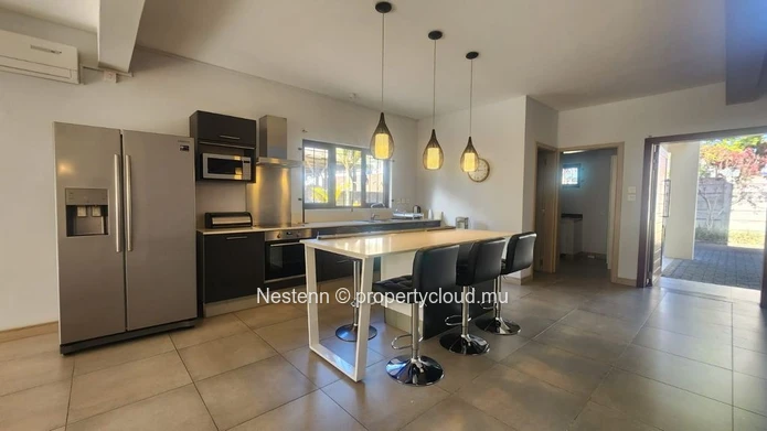 Duplex sécurisé de 3 chambres dans une résidence fermée