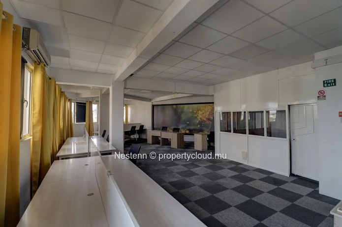 Furnished office on the 4th floor with stunning views of the city center