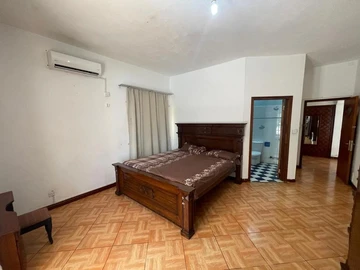 6 Bedroom House