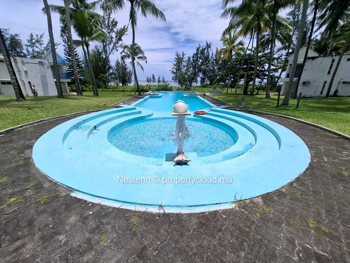 Modern 2-Bedroom Apartment with Beachfront Access