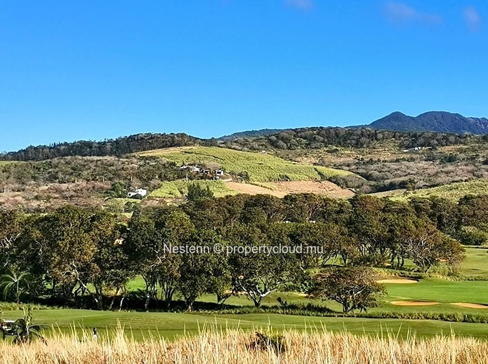 Land of 35,981 m2 with breathtaking views of the entire wild South, ideal for a real estate project.
