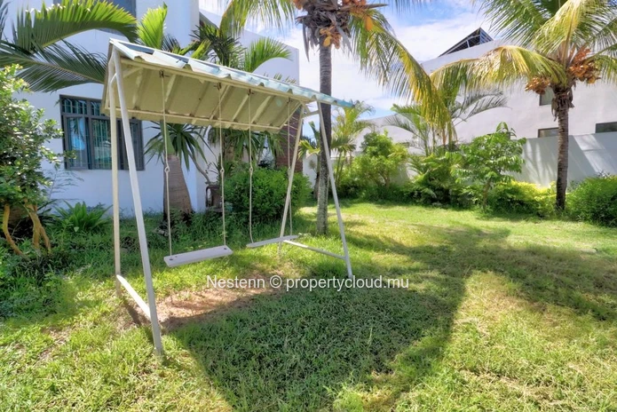 À LOUER – Superbe villa en Duplex  avec Piscine et Grand Jardin arbore.
