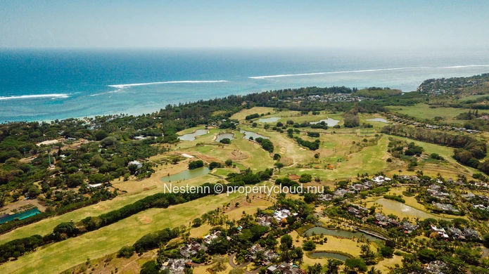 Mountain view land of 1367 m² in an exceptional estate 