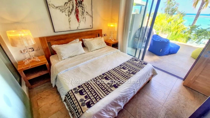 Refined 3-bedroom apartment on the beach