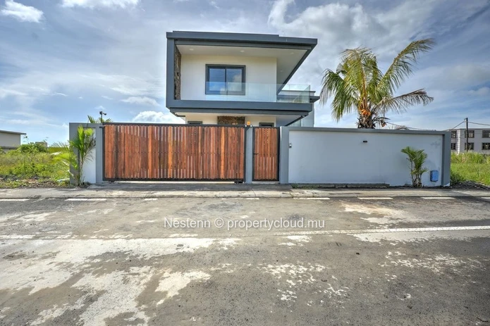 Villa haut de gamme de 4 chambres avec 324 m² sur un terrain de 409 m² 