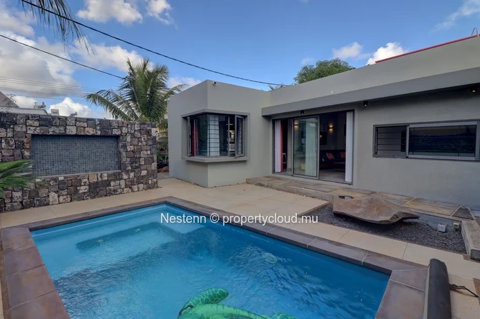 Beautiful, newly built single-storey villa with private pool, in a quiet residential area
