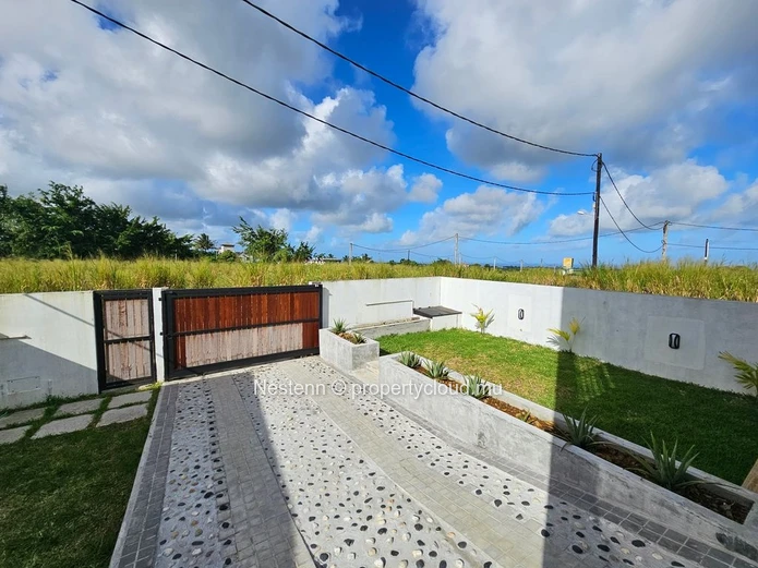 Maison neuve dans un lotissement résidentiel calme 