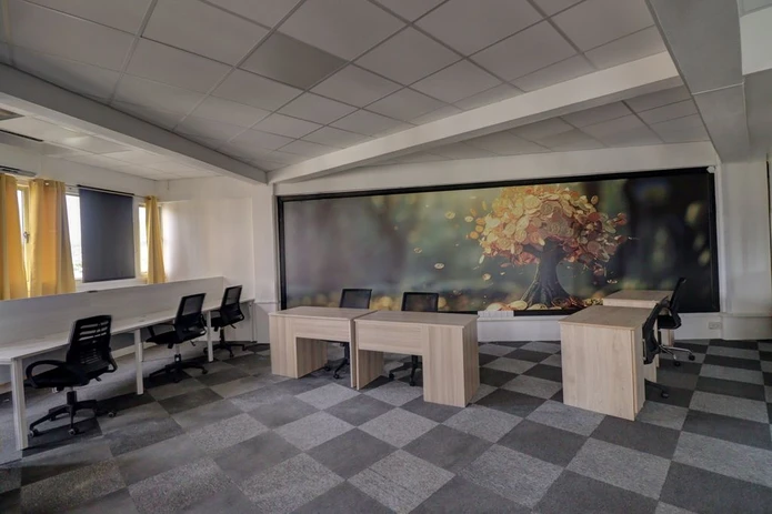 Furnished office on the 4th floor with stunning views of the city center