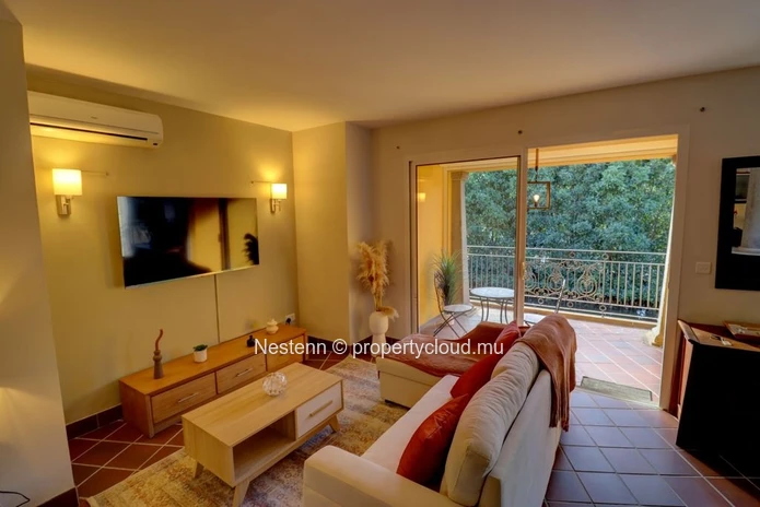 Contemporary 2-bedroom duplex in a secure lakeside residence