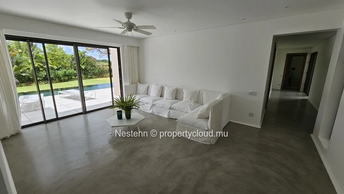 Modern 4-bedroom villa 