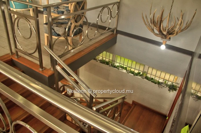 Modern ground floor duplex commercial premises of 180 m² 
