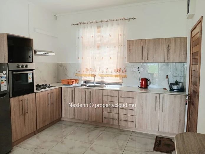 Spacious apartment in a secure and extremely quiet residence