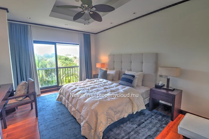 5-bedroom villa with sea view