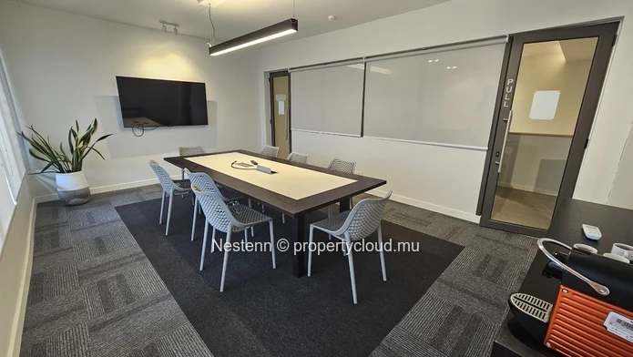 Bureau avec visibilité exceptionnelle – L'emplacement parfait pour propulser votre entreprise !